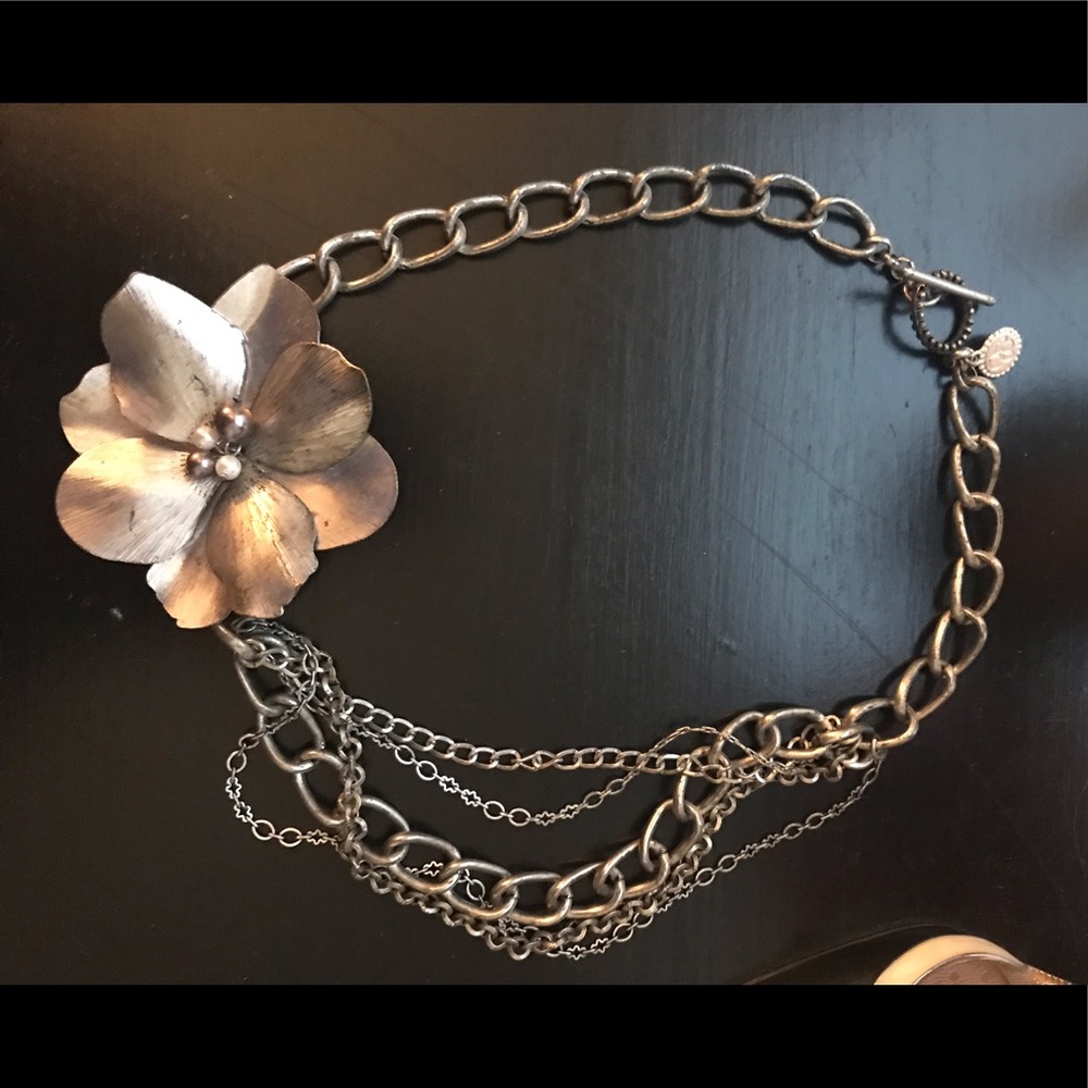 Metal flower necklace